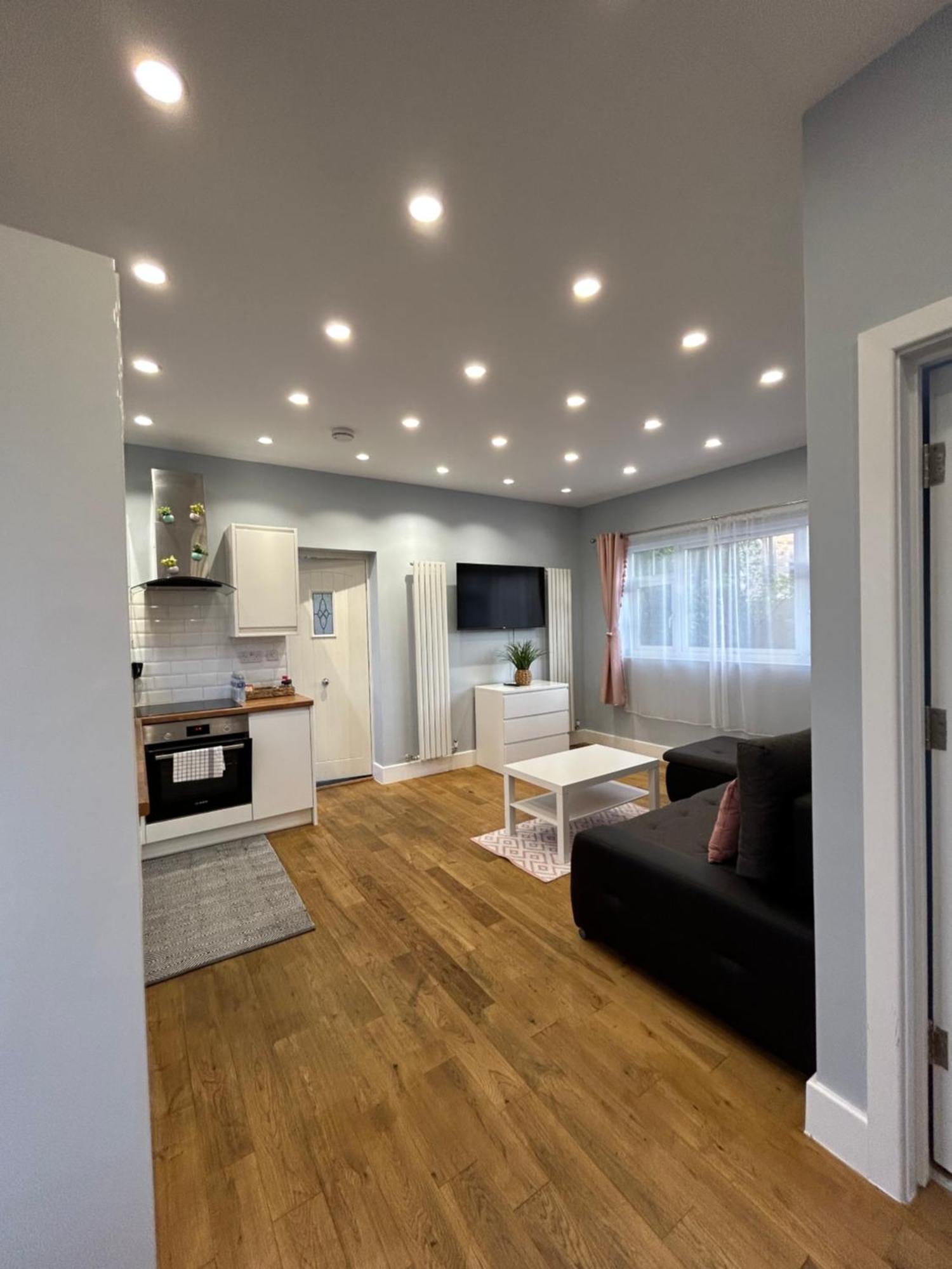 Dana'S Bungalow Horley Ngoại thất bức ảnh
